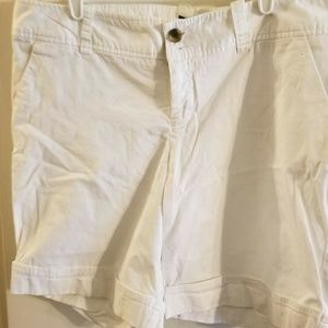 White mossimo shorts
